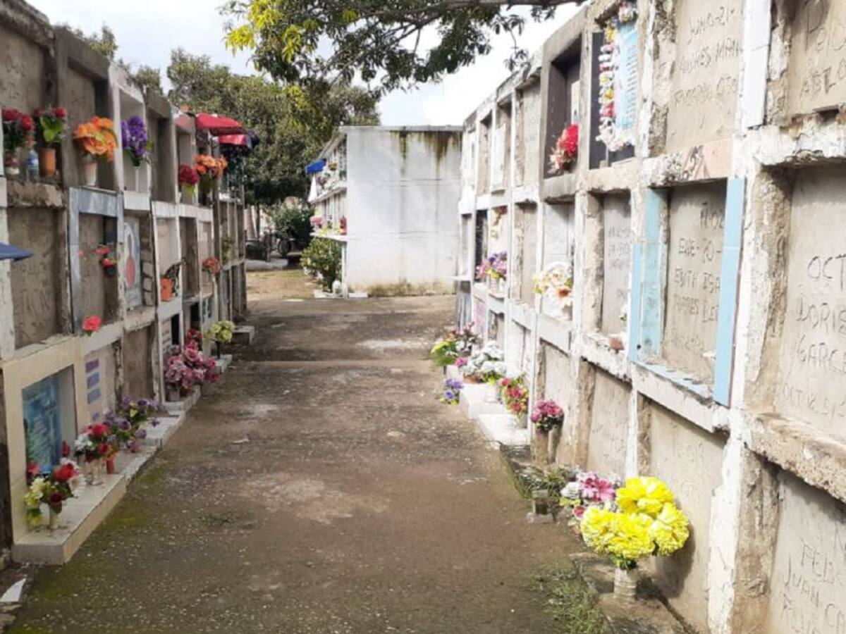 Realizan limpieza en el cementerio de Ternera en Cartagena
