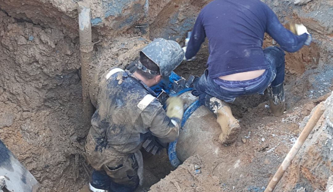 Reparación de filtración en un tubo de conducción