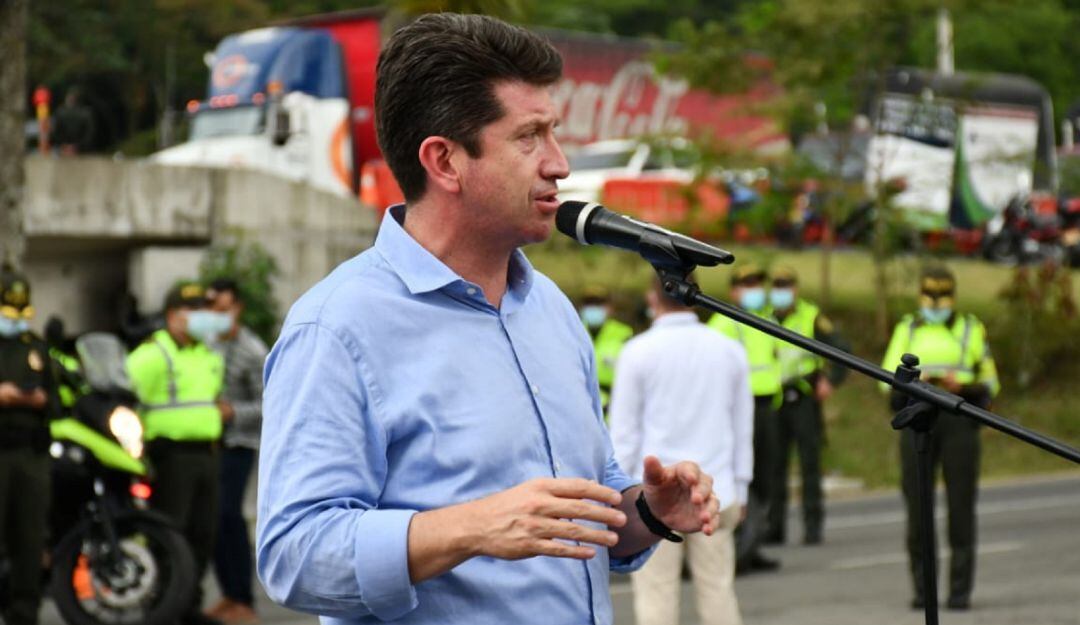 El ministro de Defensa, Diego Molano, ordenó la refuerzo de tropas del Ejército en la frontera.