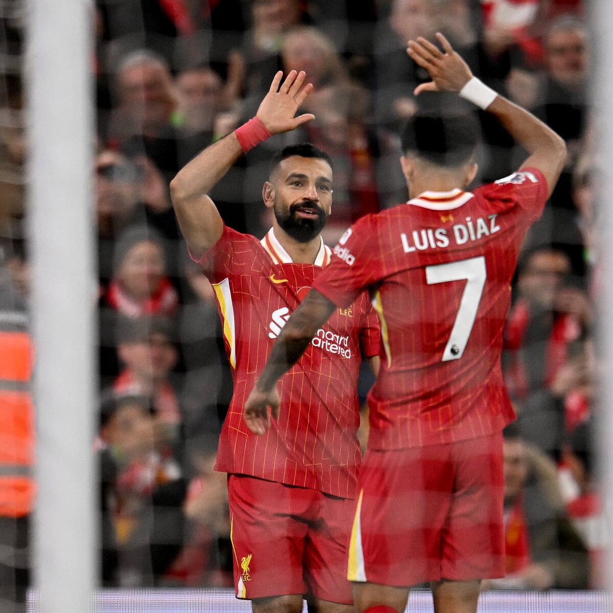 Díaz le gana el duelo a Durán; Liverpool amplia su ventaja como líder de la Premier League