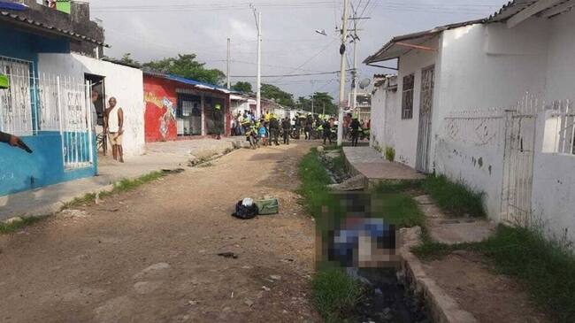 Al parecer el occiso disparó a los uniformados que lo sorprendieron cometiendo un atraco en una tienda del sector Central