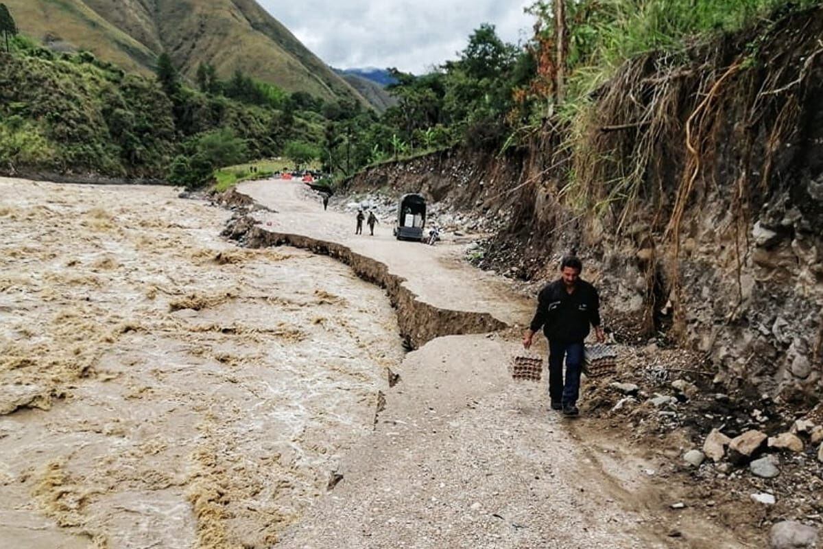 Cerca de 200 metros de la banca se perdieron por la ola invernal. Crédito: Alcaldía de La Plata. 