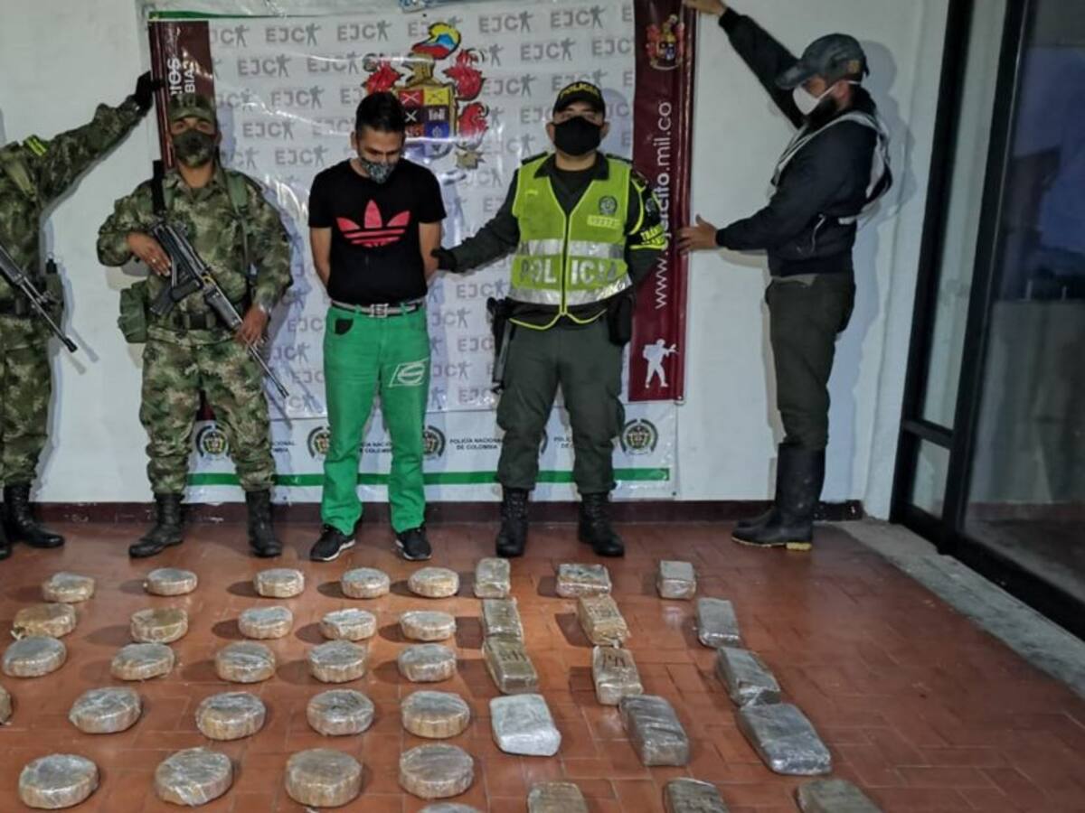 Incautan marihuana transportada en camión de encomiendas en la vía La Línea