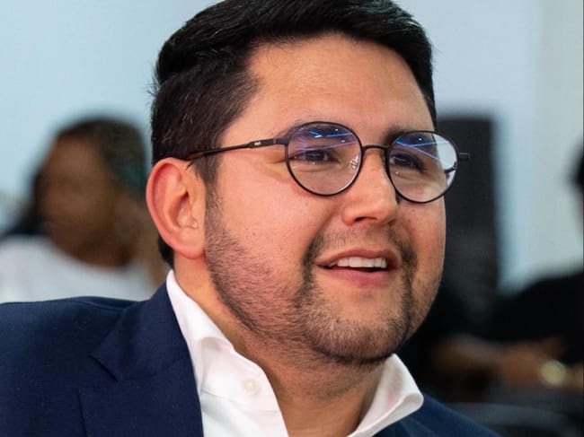 Carlos Fernando Cuevas, candidato vicepresidencial de Santiago Botero, del movimiento Romper el Sistema. Foto: Facebook Carlos Fernando Cuevas.