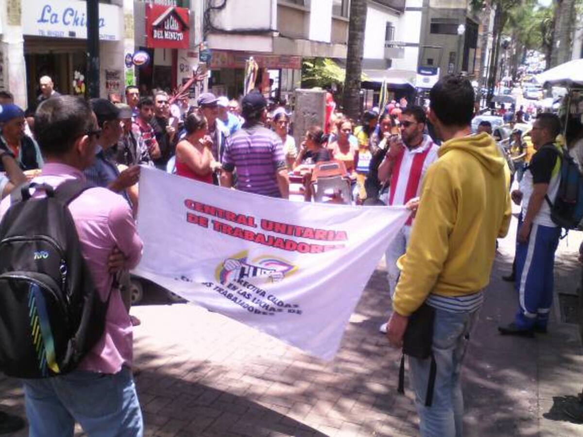 Vendedores informales se tomaron la carrera 23 para protestar