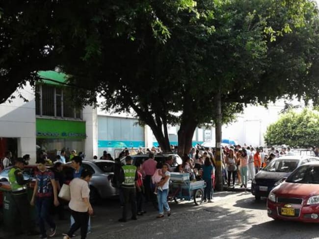 Establecimientos comerciales cercanos a la registraduria en Cúcuta afectados por el caos y desorden. 