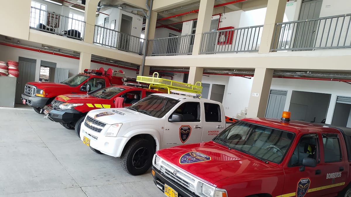 Cerca de tres meses llevan sin contrato los bomberos de Guática