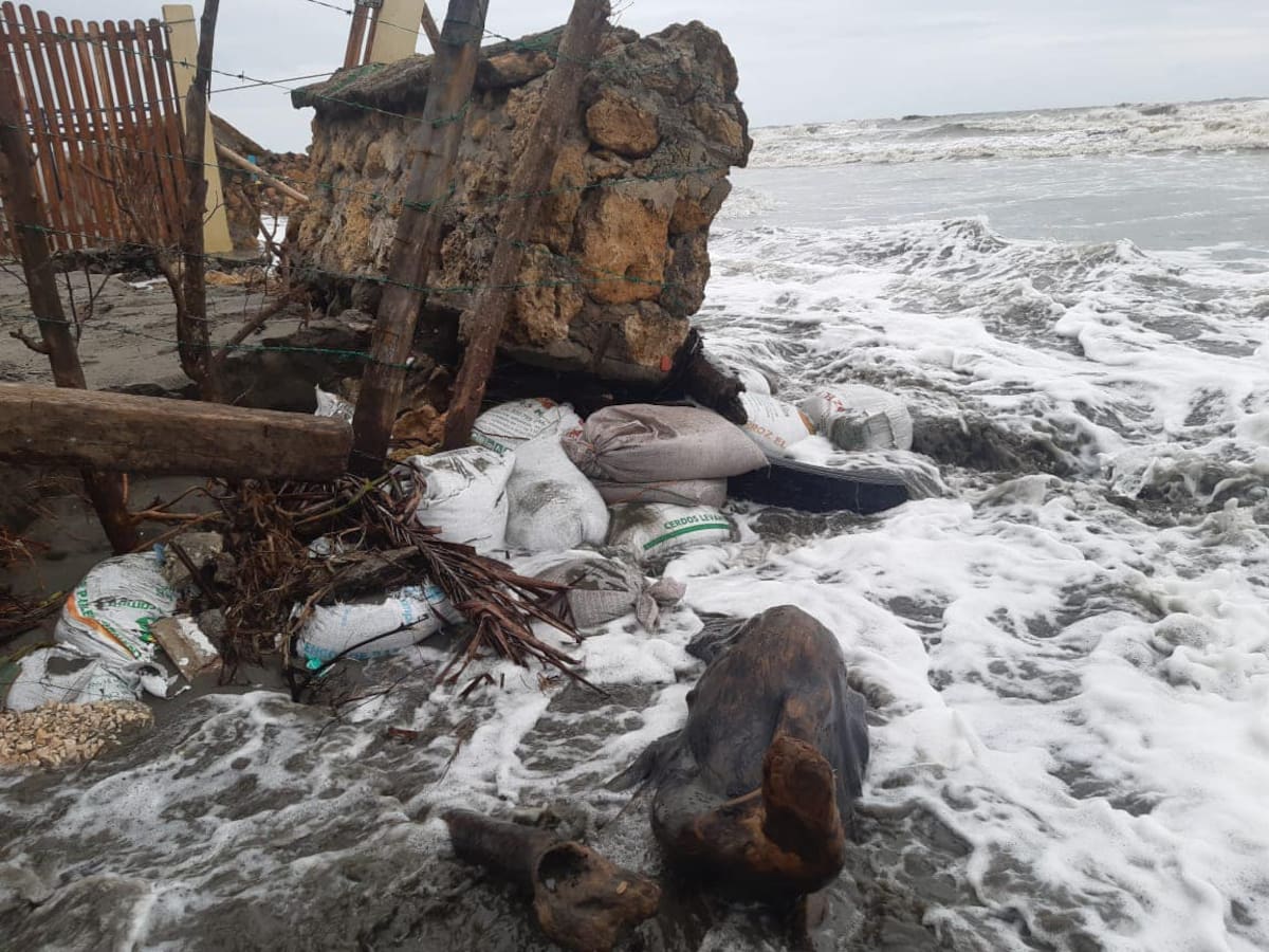 Mar de leva en Córdoba: inundaciones en Moñitos y alerta en San Antero