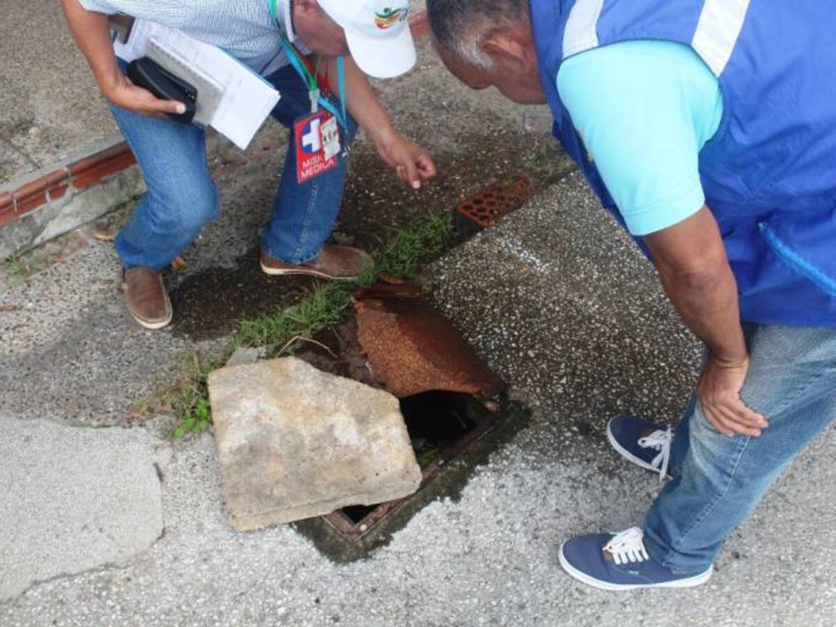 Inspeccionan sectores que vierten aguas residuales a las calles de Cartagena