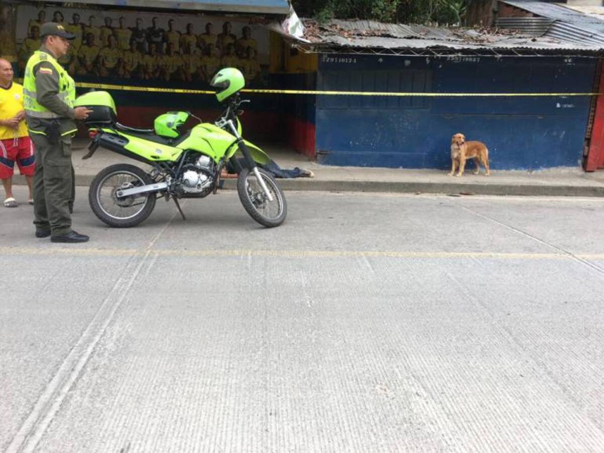 Familia de vigilante que murió por infarto clama para que recojan el cadáver