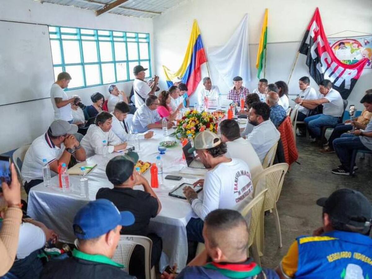 Se firma primer acuerdo con el Frente Comuneros del Sur, disidente del ELN