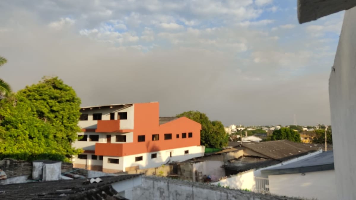 Distrito monitorea calidad del aire por incendio en Parque Isla Salamanca