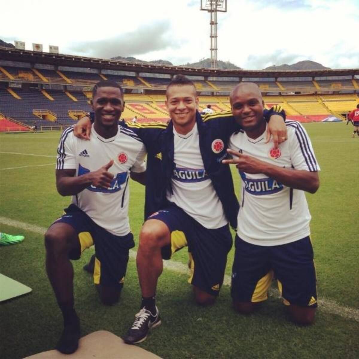 Cristían Zapata, Freddy Guarín y Aquivaldo Mosquera en el estadio el Campin de Bogotá, @fguarin13 “Acá con @zapatacristian3