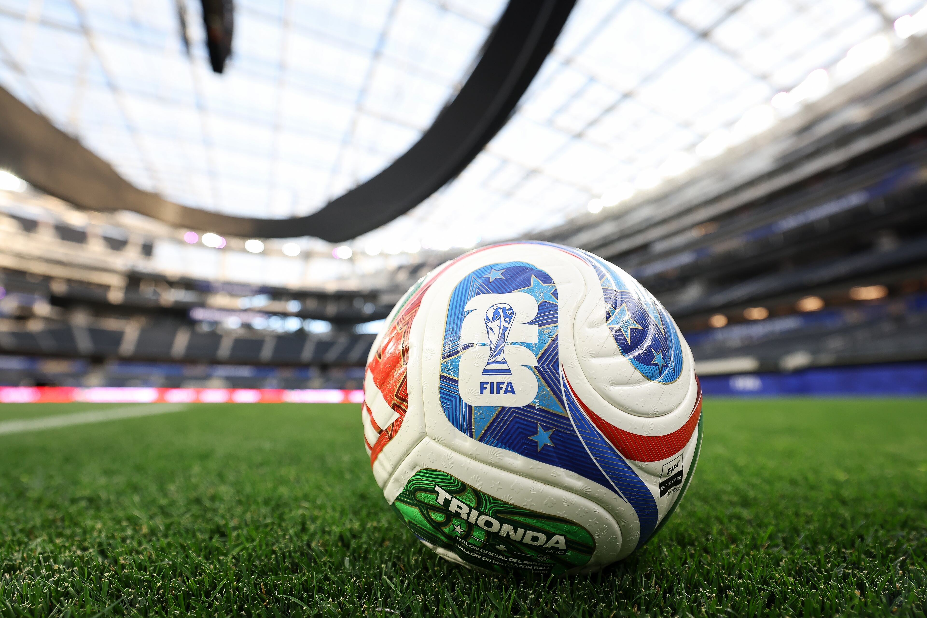 Balón oficial de la Copa Mundial de la FIFA 2026, en el SoFi Stadium el 9 de junio de 2026 en Los Ángeles, California. (Foto de Matt McNulty - FIFA/FIFA vía Getty Images)