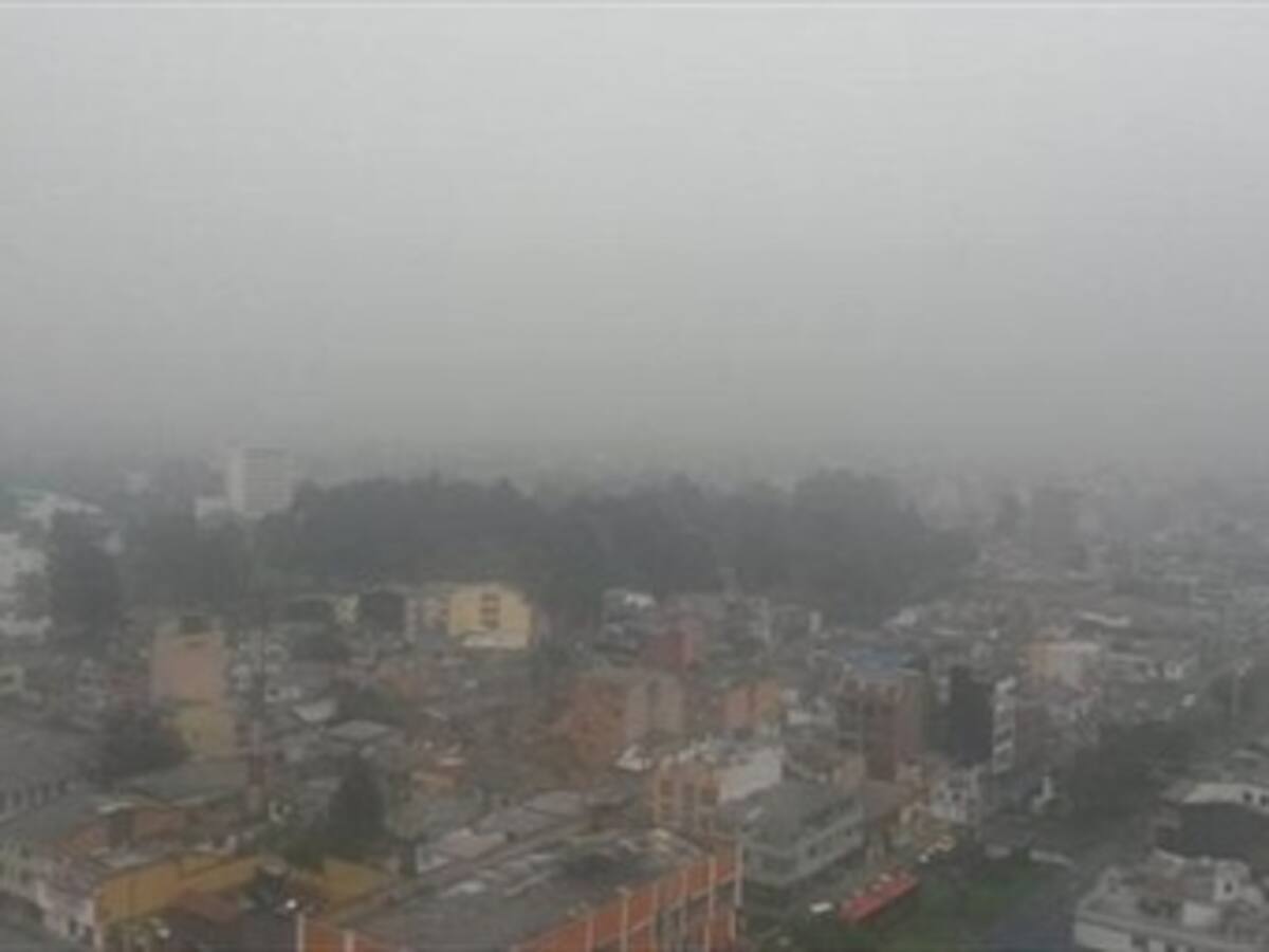 Mantienen alerta naranja en las zonas afectadas por incendio de bodega