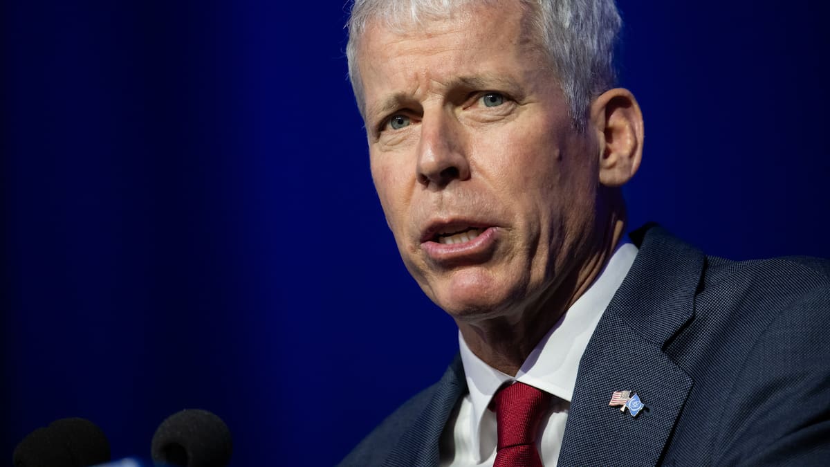 Secretario de Energía de EEUU dice que la gasolina podría bajar de los 3 dólares en 2027