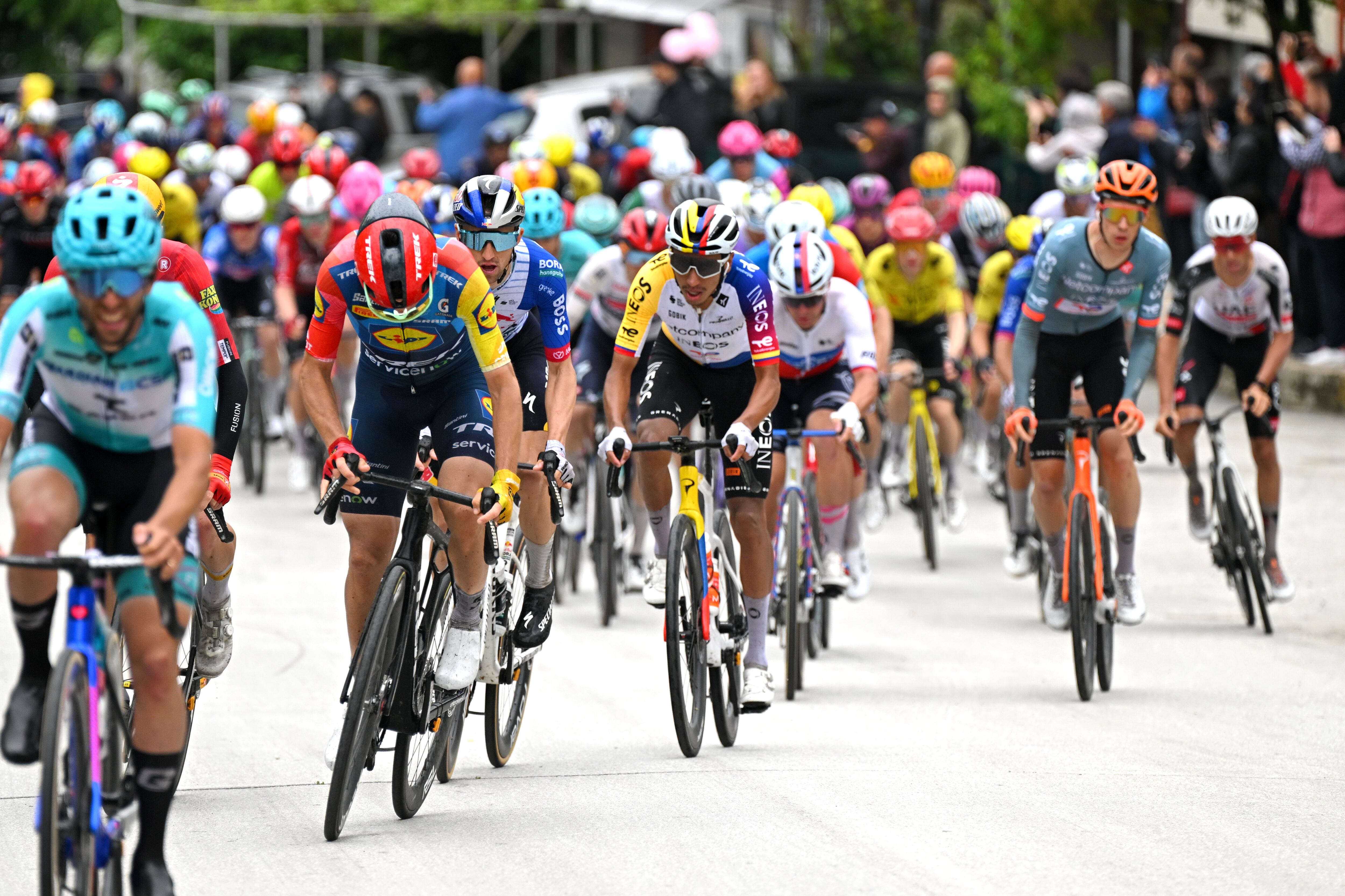 Egan Bernal durante la segunda etapa del Giro de Italia. (Photo by Tim de Waele/Getty Images)