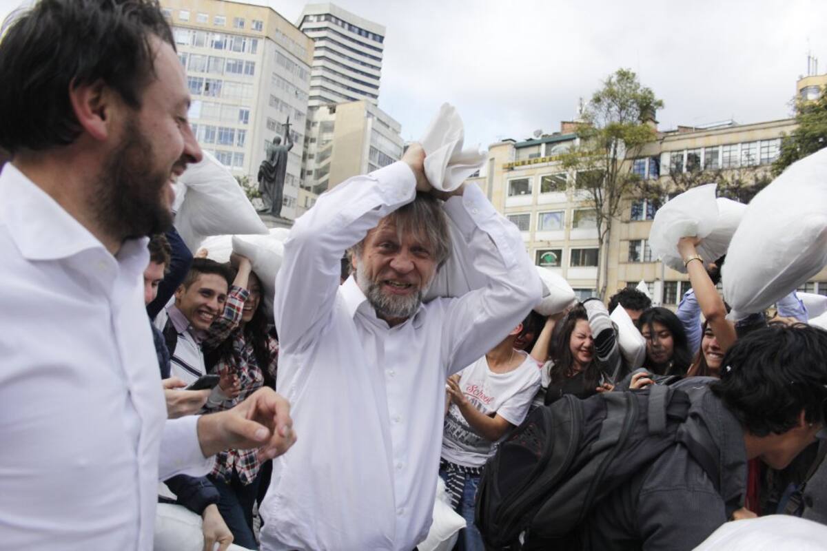 Distintas personalidades del país y algunos partidos políticos han apoyado la jornada contra la guerra.