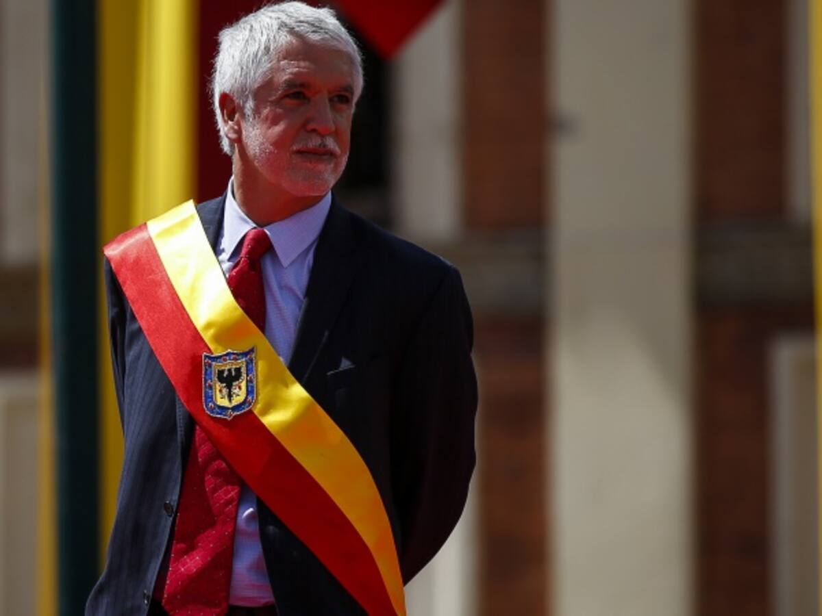 La pedagógica forma en que Peñalosa le explica a los niños qué es la Corte Constitucional