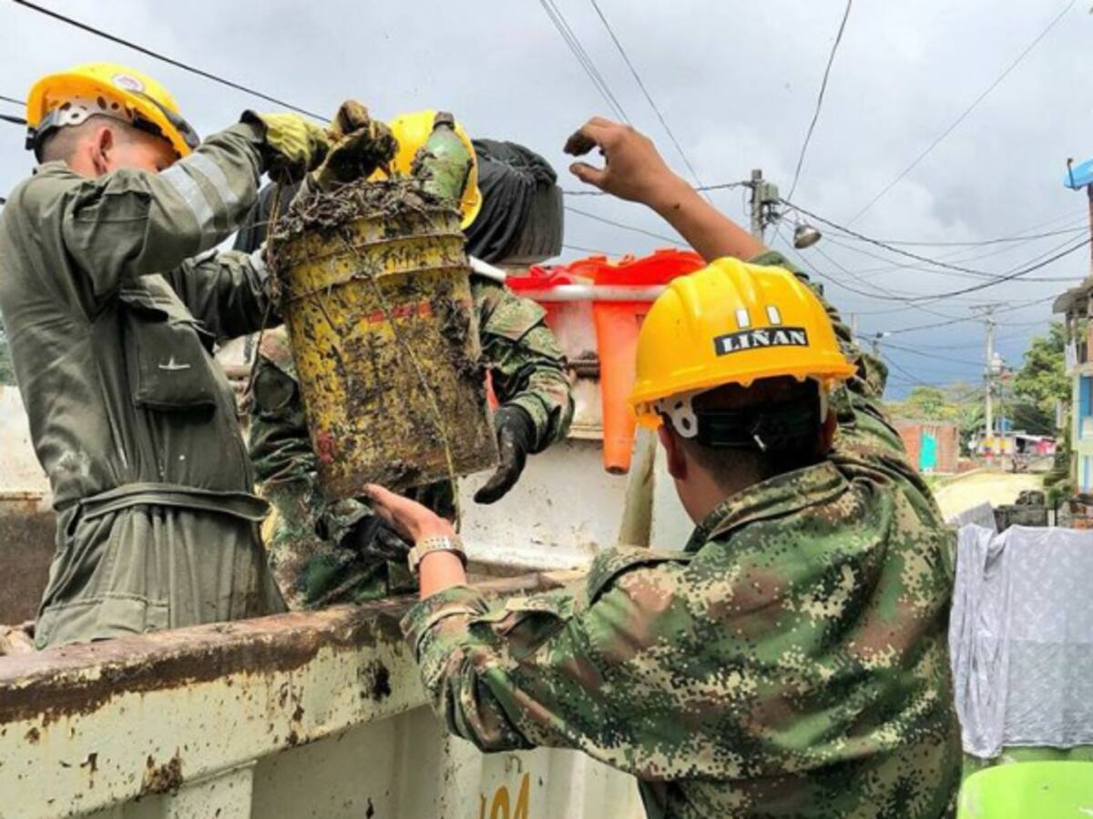 Ejército ayuda atender emergencias por el invierno en Ibagué