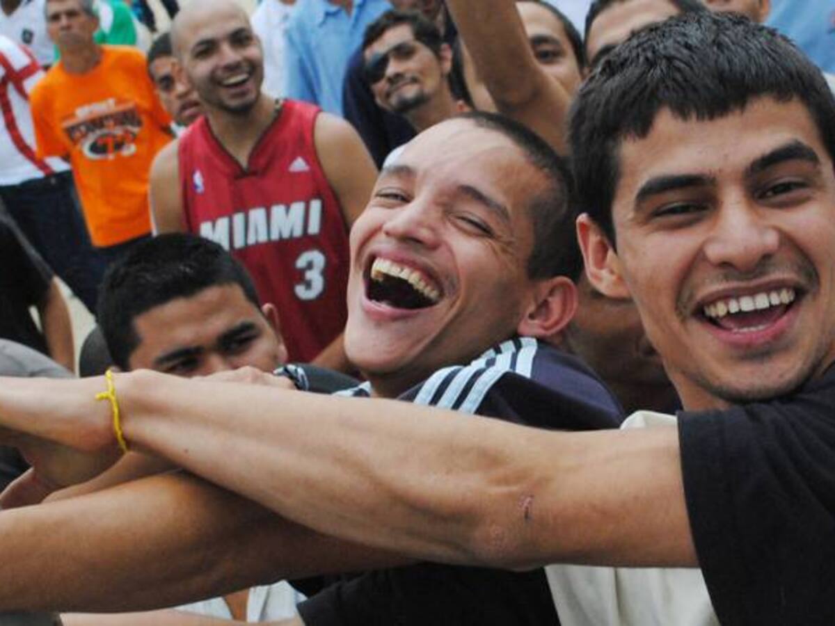 Los colombianos sí somos felices, pero no tanto