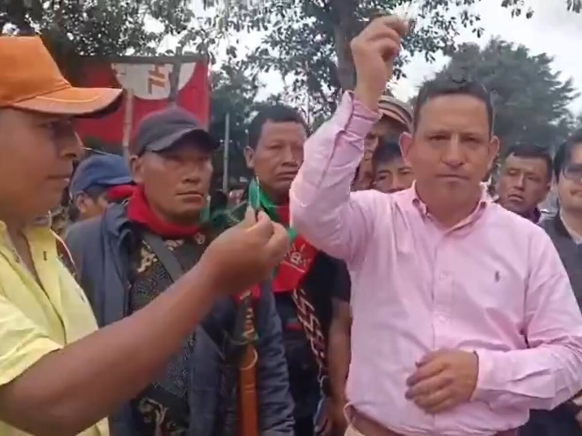 Polémica en Cauca: Indígenas entregaron las llaves de reapertura de la vía Panamericana al Gobierno