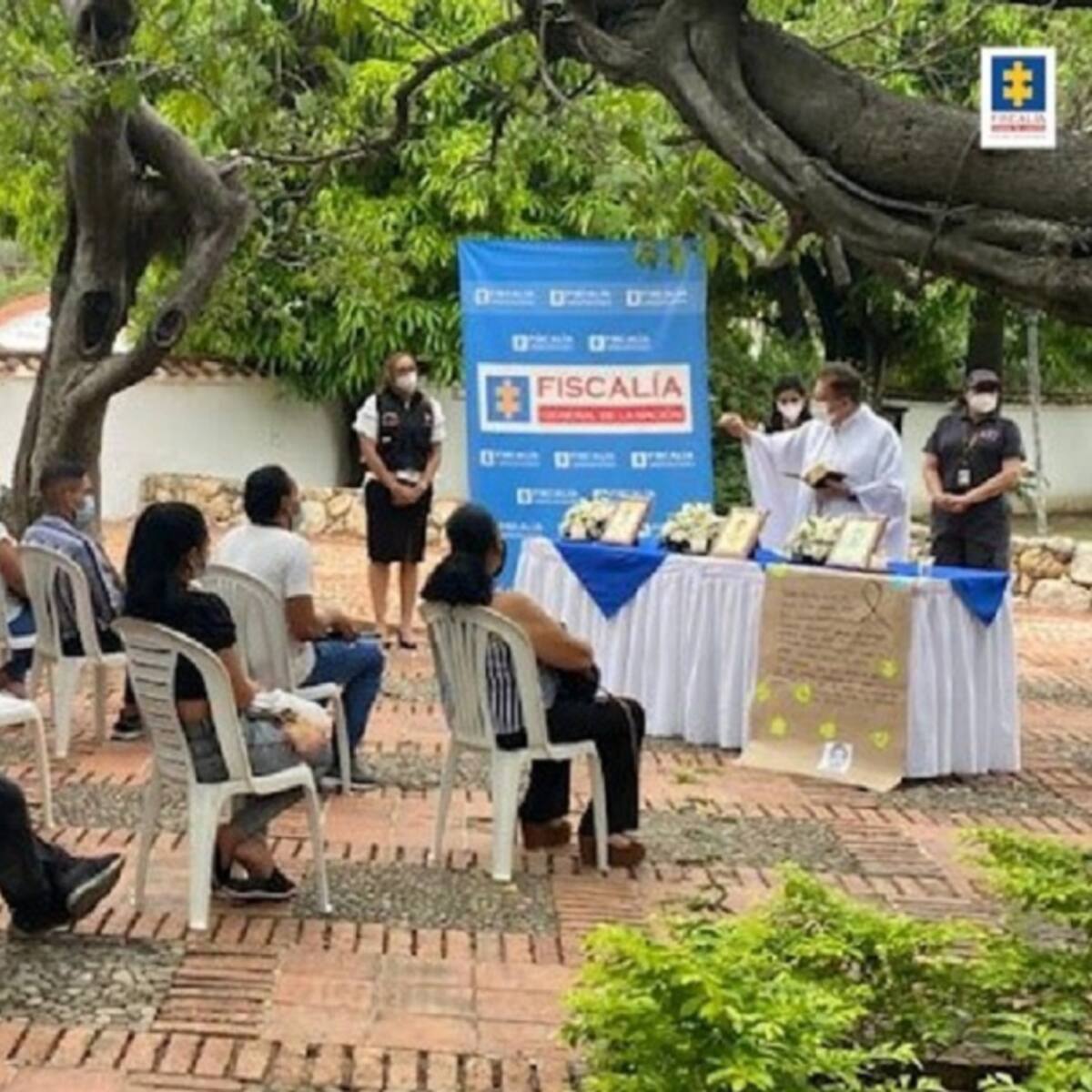 Realizan entrega simbólica de víctimas del conflicto armado