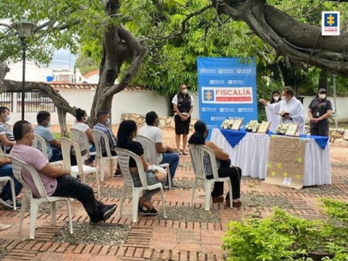 Realizan entrega simbólica de víctimas del conflicto armado