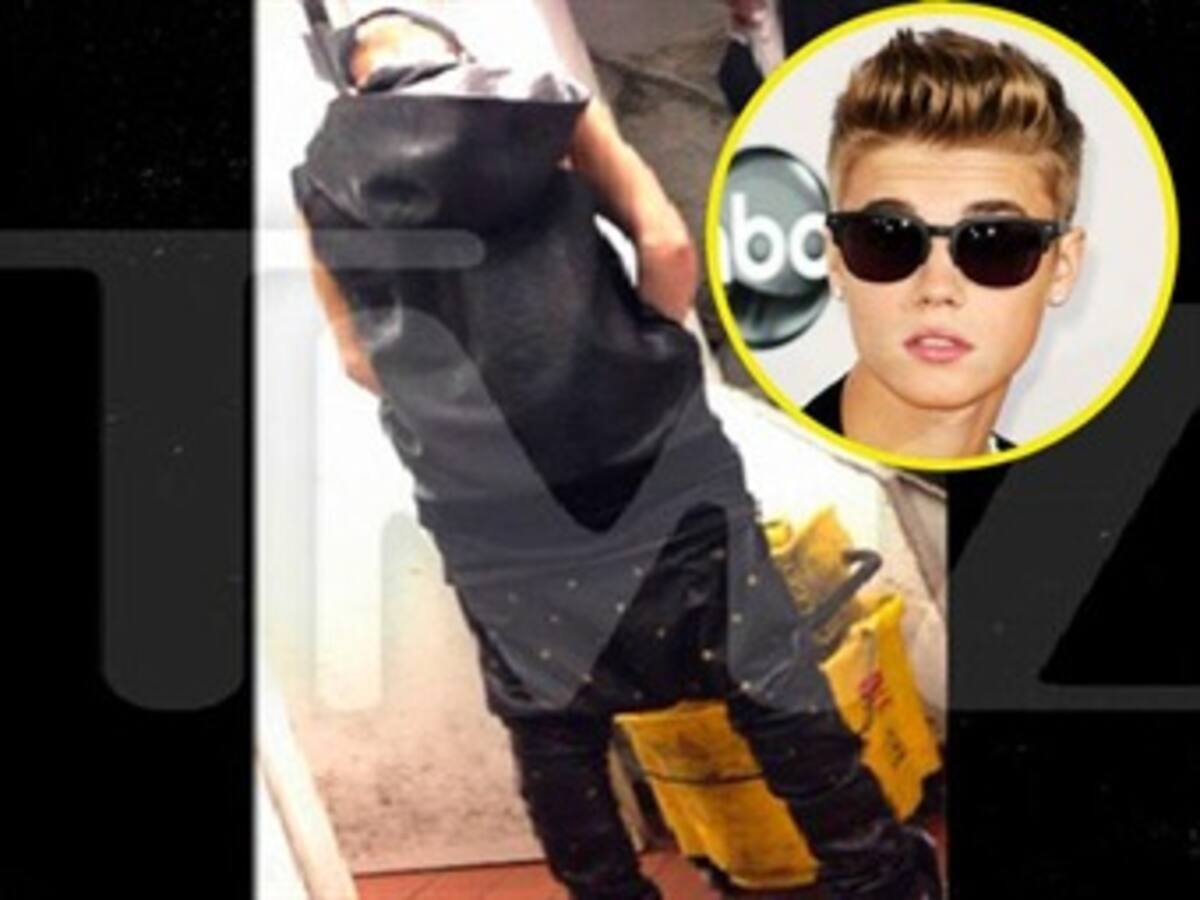 Graban a Justin Bieber orinando en un balde para limpiar pisos
