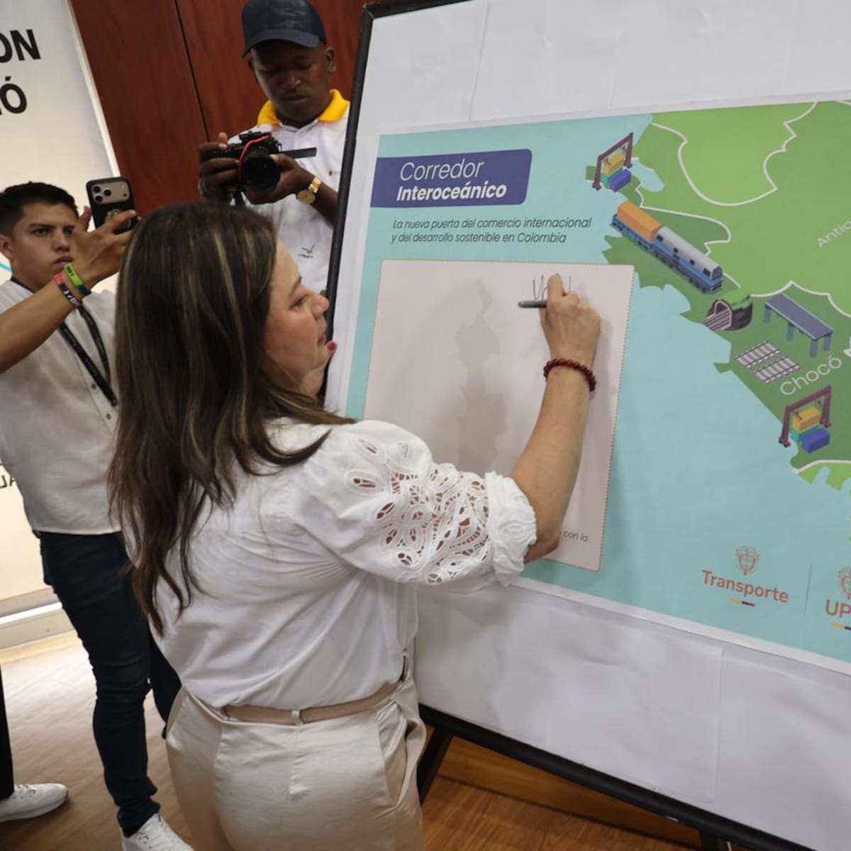 Colombia avanza en tren interoceánico que conectaría Pacífico y Caribe