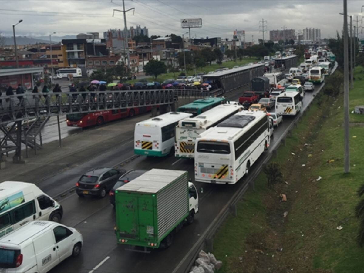 Enormes trancones en Autonorte por obras de ampliación de estaciones