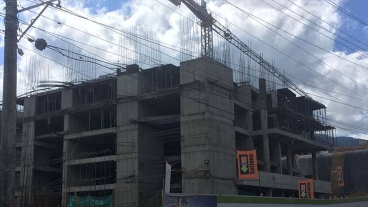 Construcción a 15 metros de las rondas de quebradas en Armenia