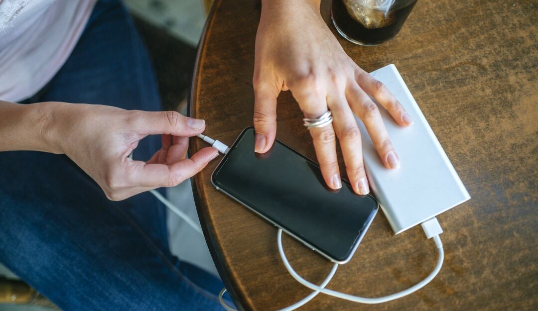 Crean un cargador que utiliza el calor del cuerpo