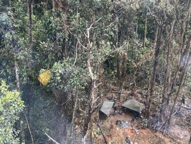 Asi quedó el campamento de disidencias FARC bombardeado en Caquetá.