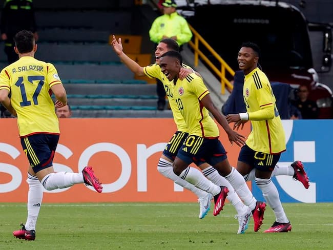 Selección Colombia celebra el primer gol marcado por Alexis Castillo Manyoma ante Venezuela / Foto: EFE