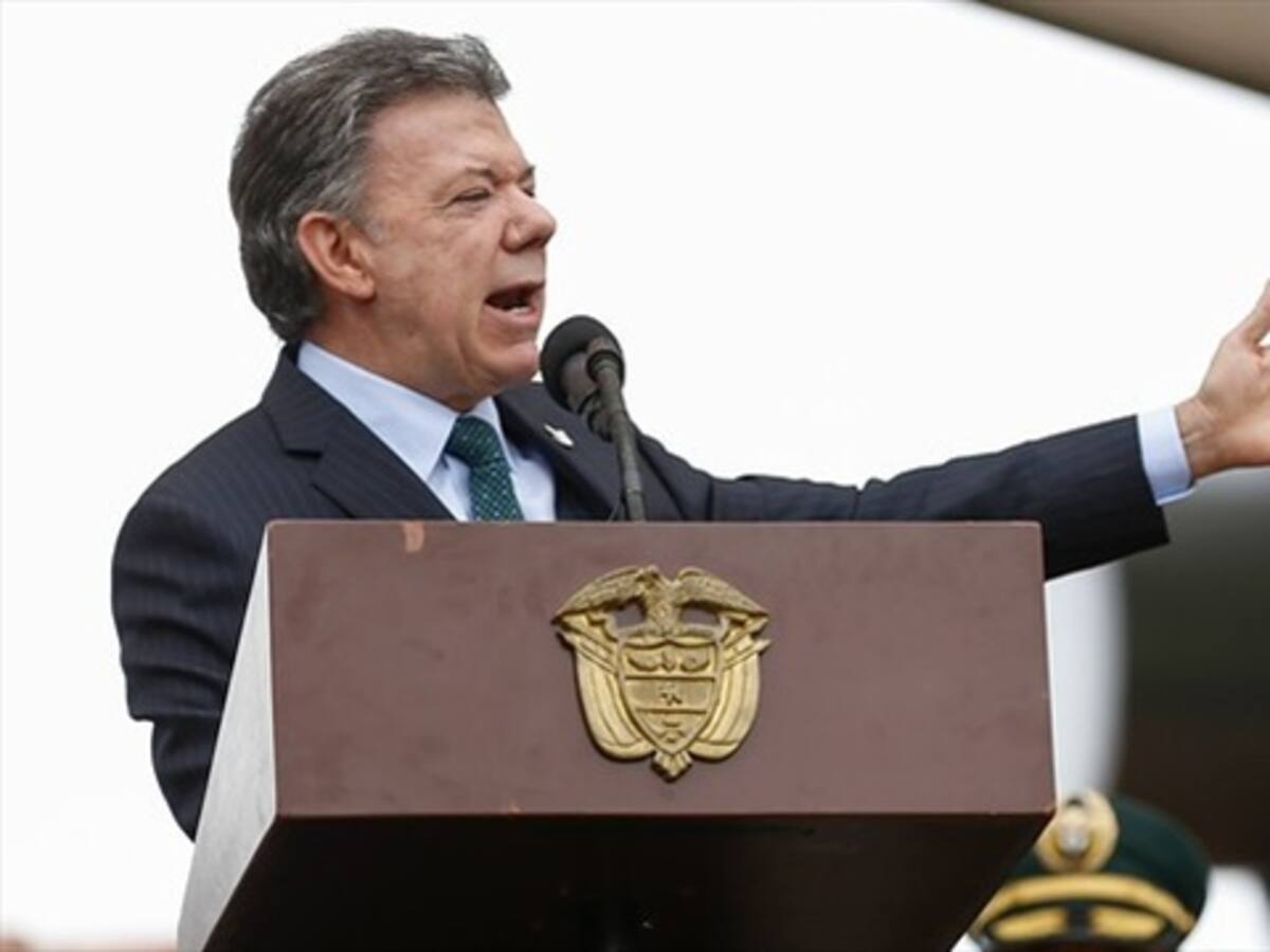 "Procurador da un 'espectáculo triste y folclórico': presidente Santos