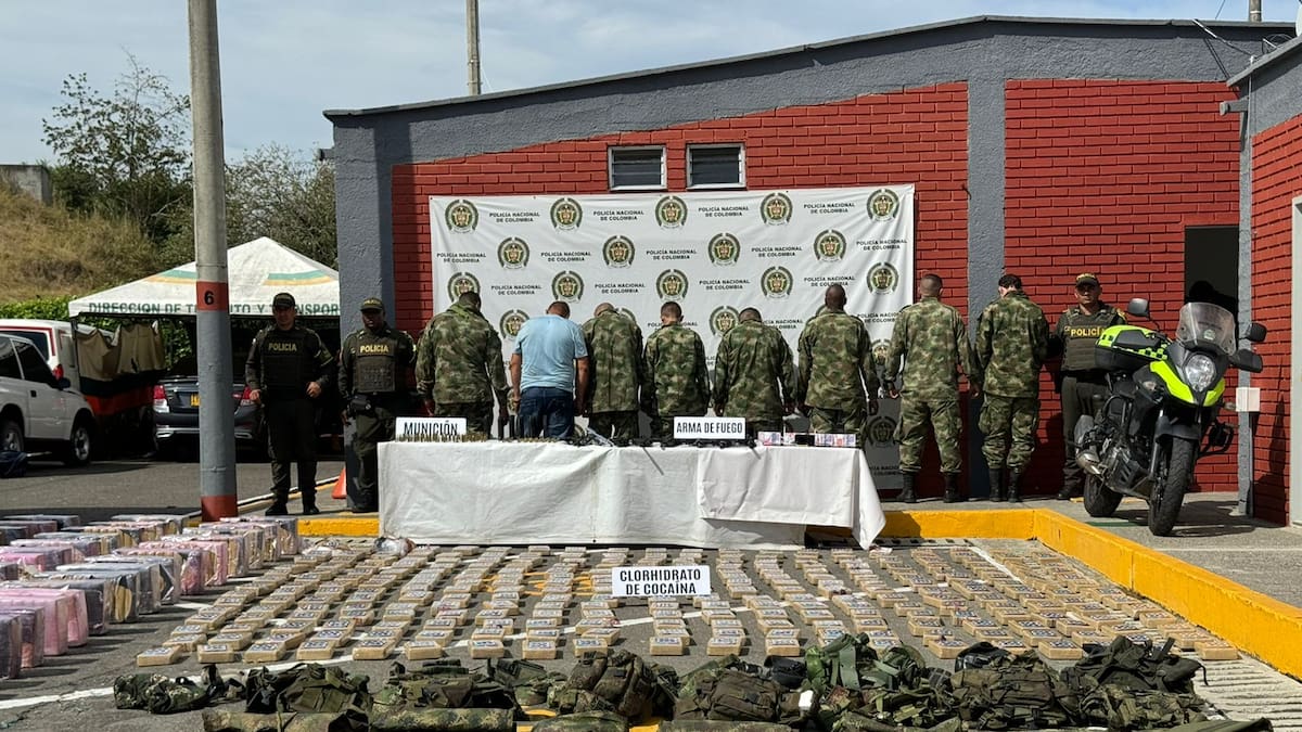 Falsos militares intentaron transportar cocaína, fusiles y dinero en efectivo en el Valle