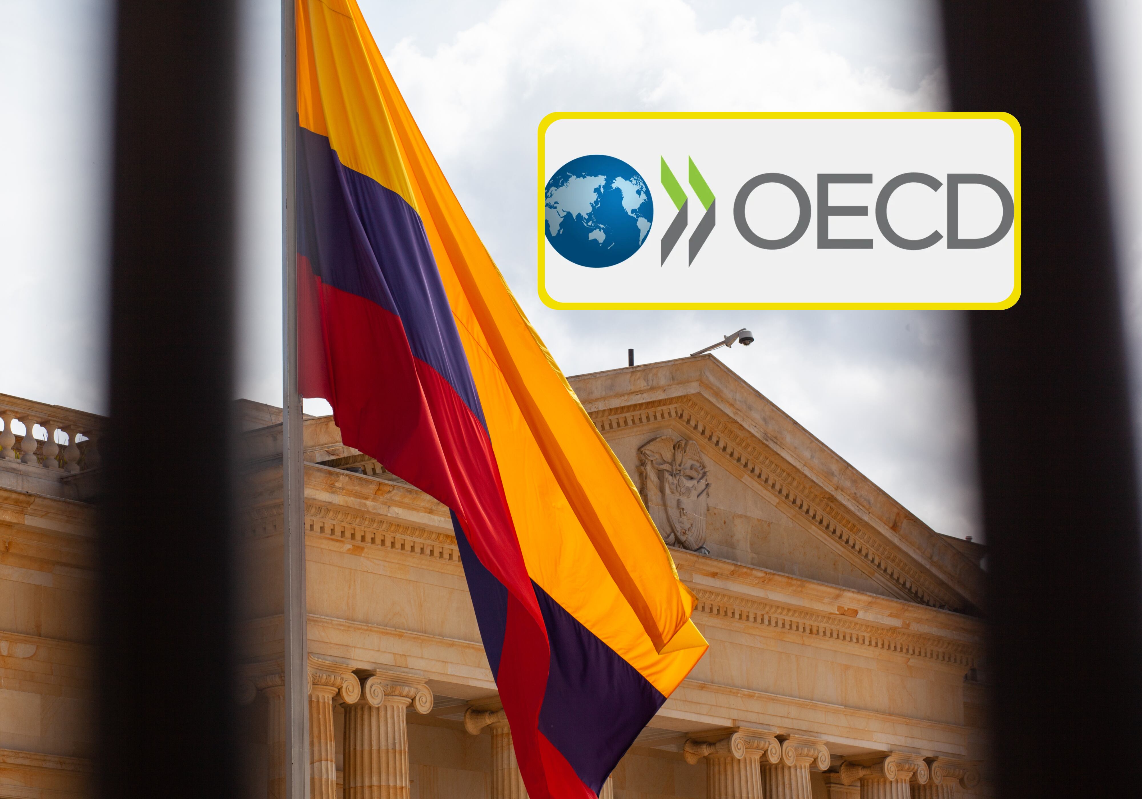 Bandera de Colombia (Geraint Rowland vía Getty Images) y el logo de la OCDE con sus siglas en inglés.