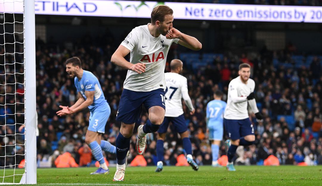 Harry Kane festeja su anotación para el triunfo del Tottenham ante el Manchester City.