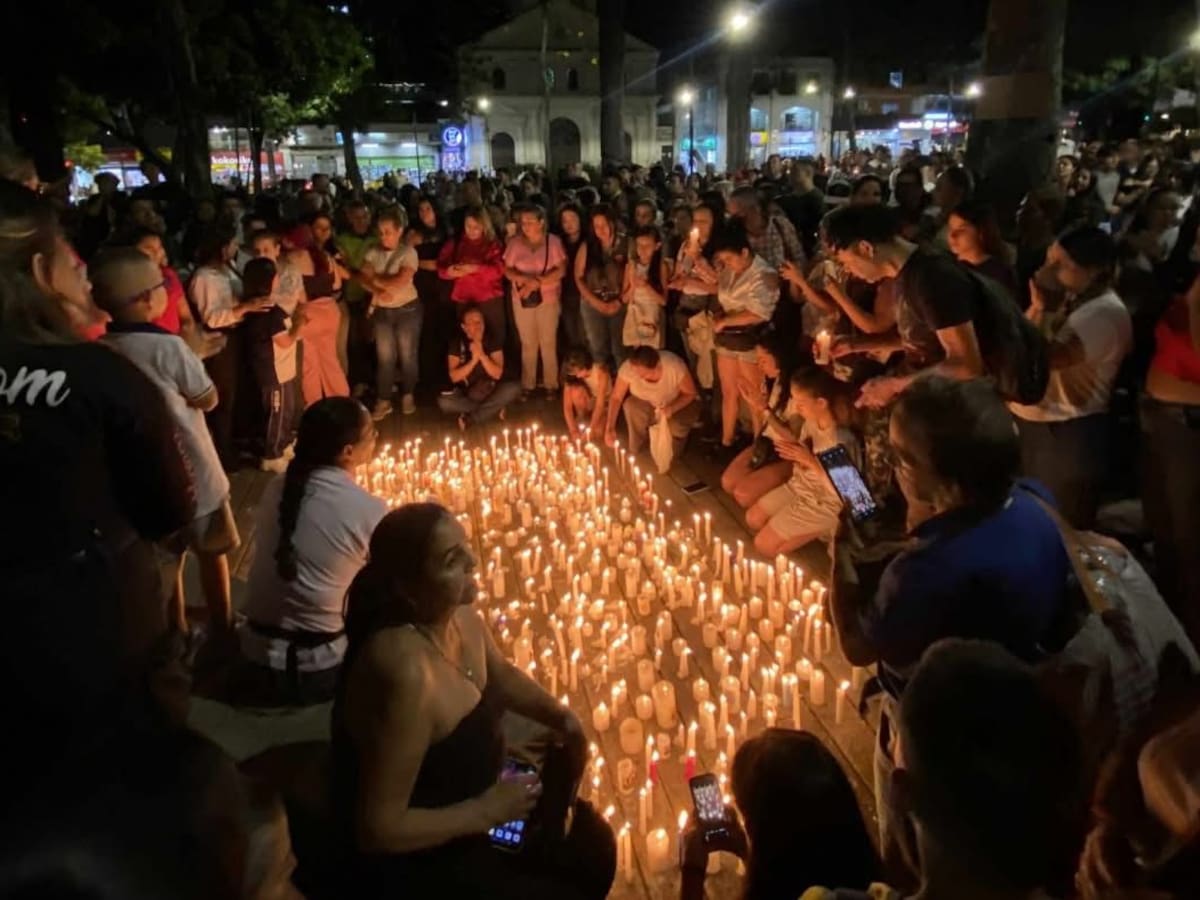 Con una velatón en Itagüí, comunidad exigió justicia por la muerte del joven Esteban Yepes
