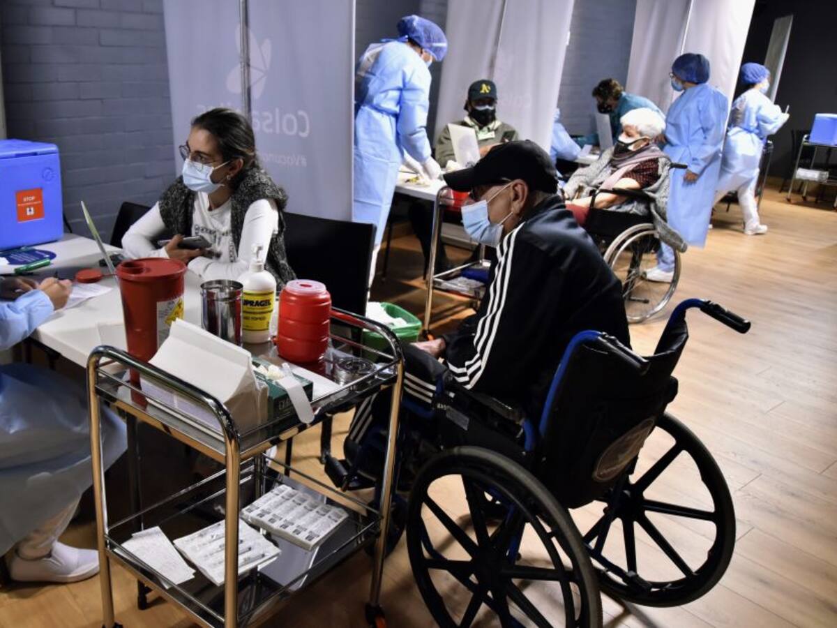 El papeleo del proceso de vacunación en Colombia