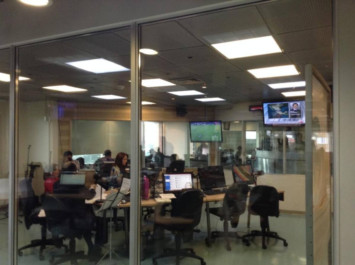 En un ambiente de nostalgia el equipo de Caracol se une para decir una vez más #GraciasPelaez.