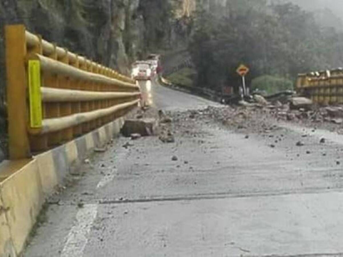 Cerca 30.000 personas afectadas por derrumbe en vía Bogotá - Choachí