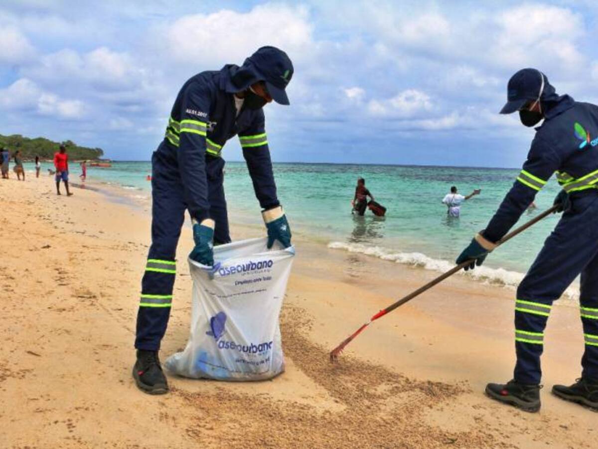 Gran jornada de limpieza subacuática y terrestre en Playa Blanca en Cartagena