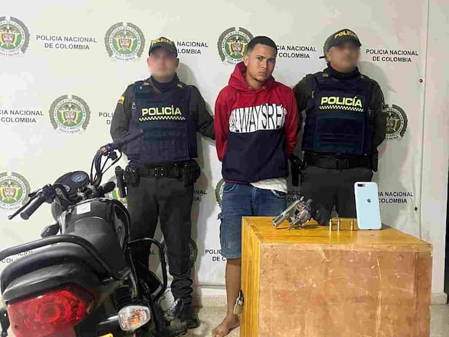 Tres presuntos delincuentes capturados con armas de fuego ilegales en Cartagena