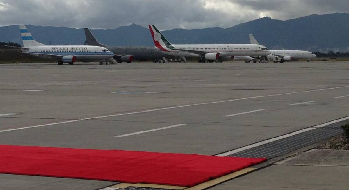 Hangar presidencial. Estos son los aviones en que se transportaron los presidentes y las delegaciones de Argentina, Perú, México, Panamá y Quatar.
