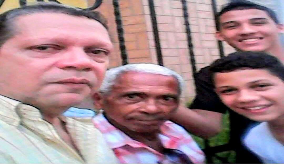 En el centro Astolfo Ceballos Castellar.