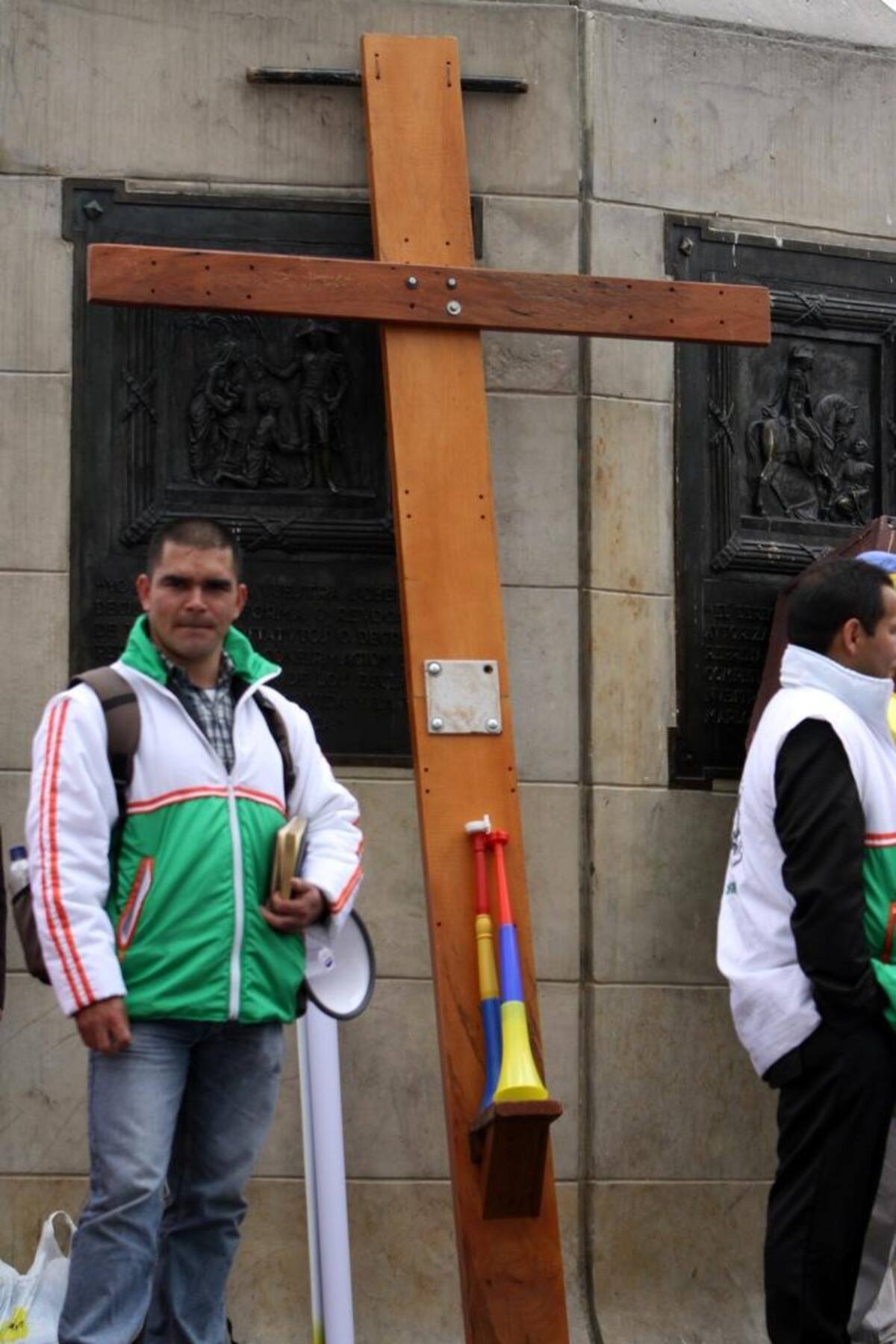 Un grupo de vigilantes y celadores, decidieron entrar en huelga de hambre, hasta que el gobierno le escuche sus peticiones.