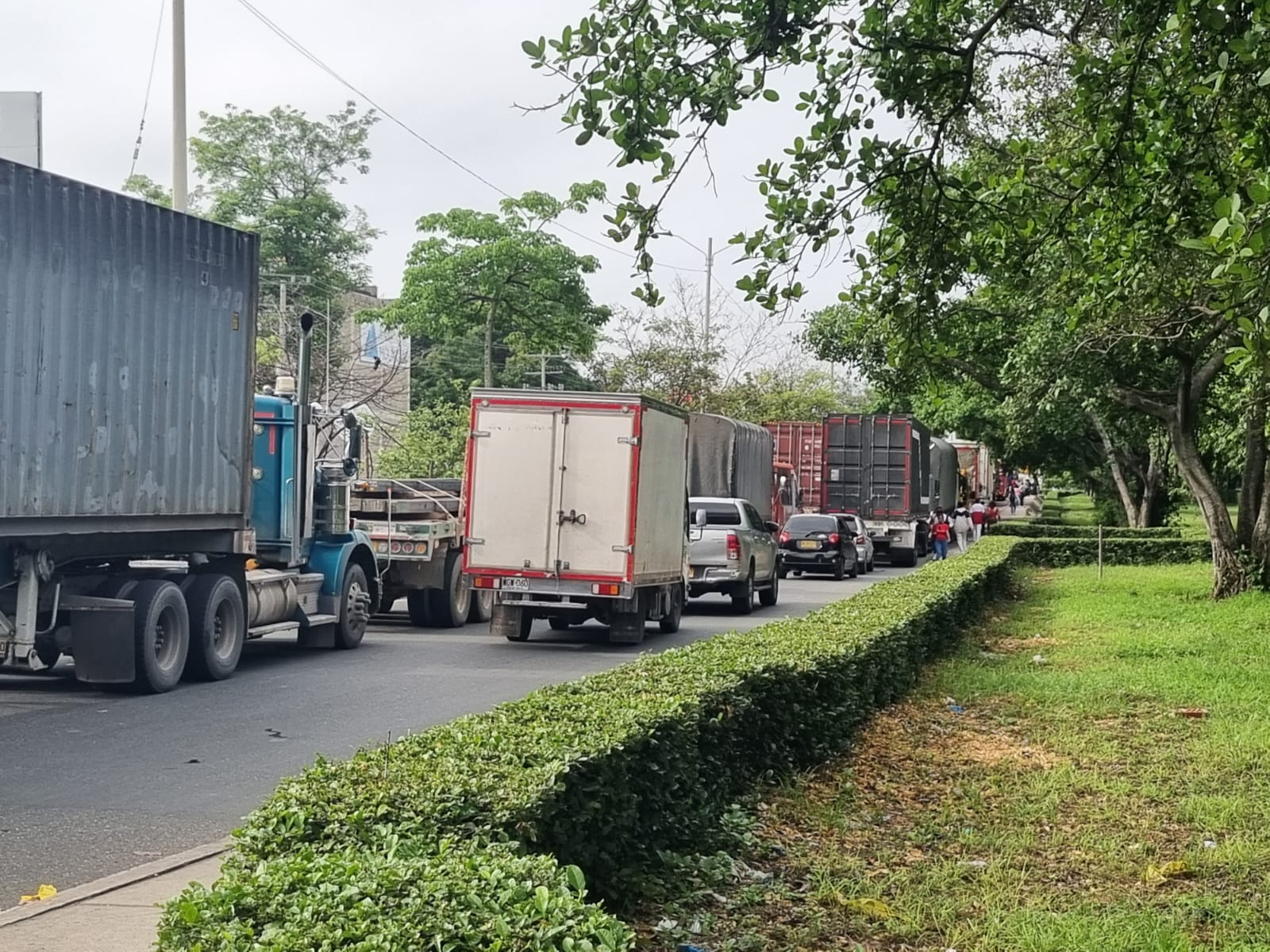 Taxistas en Barranquilla y su área metropolitana protestan en contra del transporte público colectivo en carros particulares.