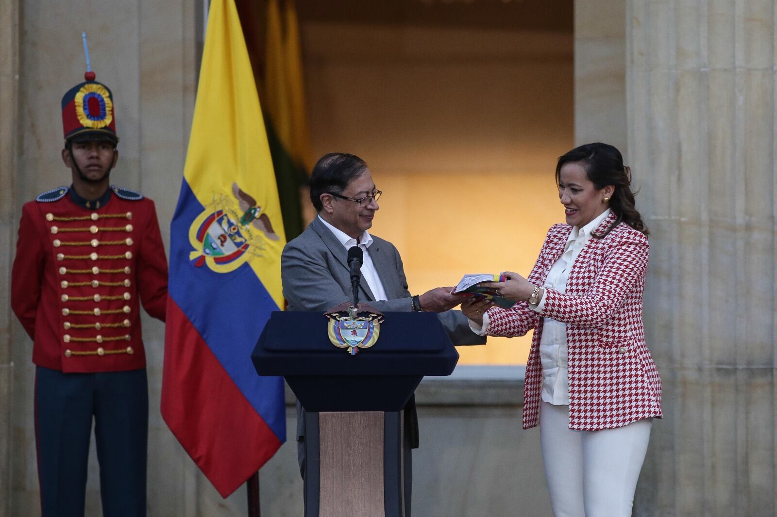 La ministra de la Salud radicó oficialmente el proyecto de ley de la reforma a la salud ante el Congreso de la República. Foto: Colprensa-John Paz.